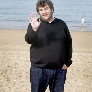 Laurent Ournac, membre du casting du film « Ma vie n'est pas une comédie romantique », pose pour les photographes lors du Festival international du film de Saint-Jean-de-Luz, à Saint-Jean-de-Luz, en France, le 12 octobre 2007. Photo de Patrick Bernard/ABACAPRESS.COM