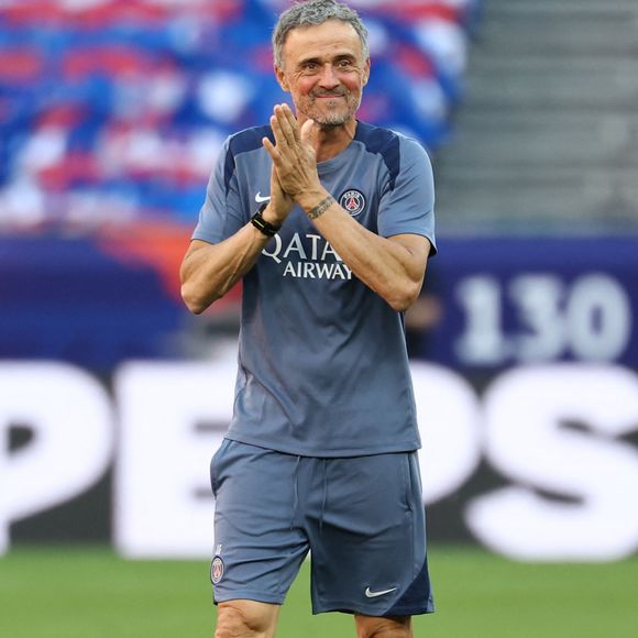Luis Enrique, entraîneur du PSG, fait un geste lors de la séance d'entraînement avant le match de football de la finale de la Ligue des Champions 2025/2026 entre le Paris Saint Germain et Arsenal FC au stade Puskas Arena à Budapest (Hongrie), le 29 mai 2026. Inside/PsnewZ/Bestimage