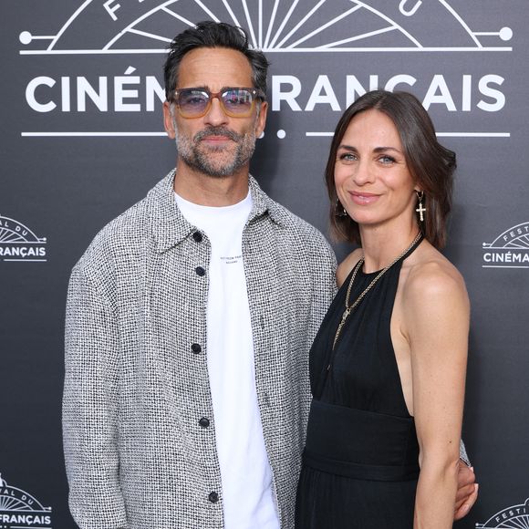 Le couple s'est également lancé dans un projet commun, imaginé avec le frère de Virginie autour d'une raclette : créer un festival d'humour à la montagne.

Florent Peyre et Virginie Stref au photocall de la cérémonie de clôture de de la 5ème édition du Festival du Cinéma Français & Gastronomie (7ème art et gastronomie), à Aix-les-Bains, France, le 6 juin 2026. © Denis Guignebourg/Bestimage