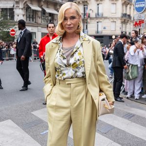Emmanuelle Béart assiste au défilé AMI dans le cadre de la semaine de la mode masculine printemps 2026 à Paris, le 25 juin 2025 à Paris, France. Photo de Nasser Berzane/ABACAPRESS.COM