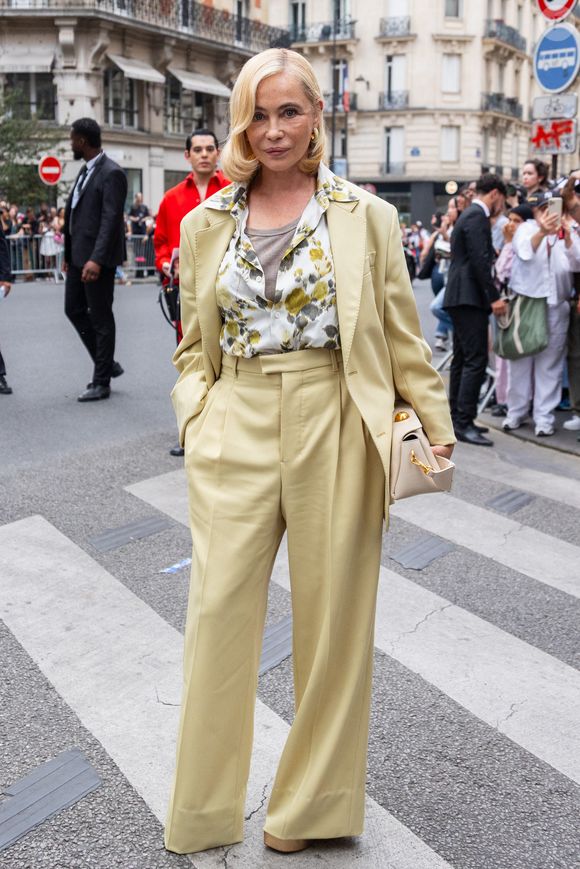 Emmanuelle Béart assiste au défilé AMI dans le cadre de la semaine de la mode masculine printemps 2026 à Paris, le 25 juin 2025 à Paris, France. Photo de Nasser Berzane/ABACAPRESS.COM