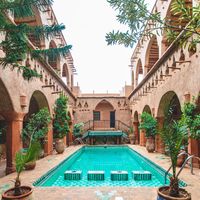 Avant d'acheter un ventilateur, essayez ce réflexe venu des riads marocains pour rafraîchir votre intérieur sans électricité