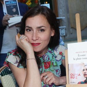Olivia Ruiz lors de la soirée « L’Été littéraire et musical » organisée aux Deux Magots le 27 juin 2022 à Paris, en France. Photo de Jérôme Domine/ABACAPRESS.COM