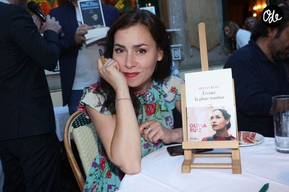 Olivia Ruiz lors de la soirée « L’Été littéraire et musical » organisée aux Deux Magots le 27 juin 2022 à Paris, en France. Photo de Jérôme Domine/ABACAPRESS.COM