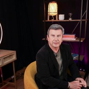 Pascal Bataille en interview pour "Purepeople", avec le format "En privé avec"