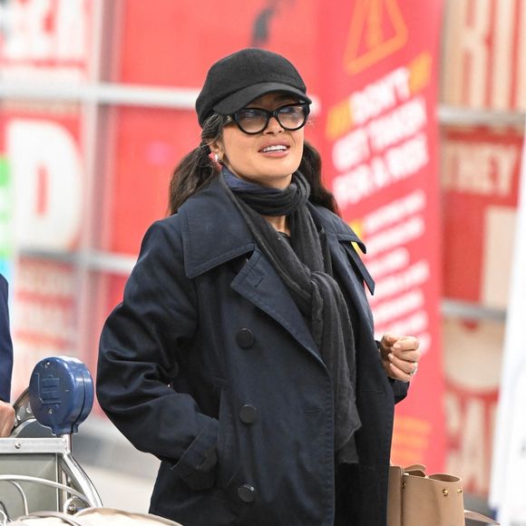 New York, NY - EXCLUSIF - Salma Hayek partage un grand sourire avec son mari François-Henri Pinault un jour après lui avoir souhaité un très joyeux 63e anniversaire alors qu'ils arrivent ensemble à l'aéroport JFK à New York.



Photo d'archives : Salma Hayek