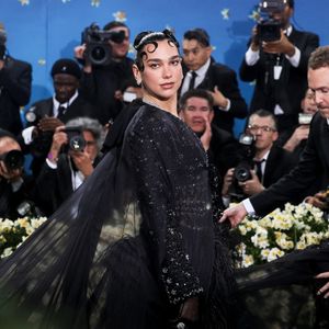 Dua Lipa sur le tapis rouge du gala du Met 2025, le lundi 5 mai 2025 à New York. 

Photo : BFA.com / Backgrid USA / Bestimage


Pictured: Dua Lipa