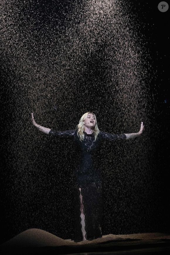 À Basel, en Suisse, le 15 mai, Louane lors du live de la 2nd demi finale du 69e concours de l'Eurovision (Credit Image: © Baden Roth/ZUMA Press Wire)