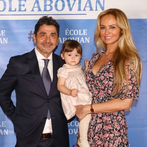 Et leur fille Nina y est très attachée comme le racontait Adriana à "Gala" : "Elle pense que c’est sa maison. Parce qu’elle est née ici et qu’elle a toujours vécu ici. Les gens qui y travaillent, c’est un peu comme sa famille"

Aram Ohanian, Adriana Karembeu et leur fille Nina Ohanian - Photocall de la soirée caritative organisée au Palais du Pharo, au profit de l'école arménienne Abovian. Marseille, le 26 octobre 2019.  © Philippe Doignon / Bestimage