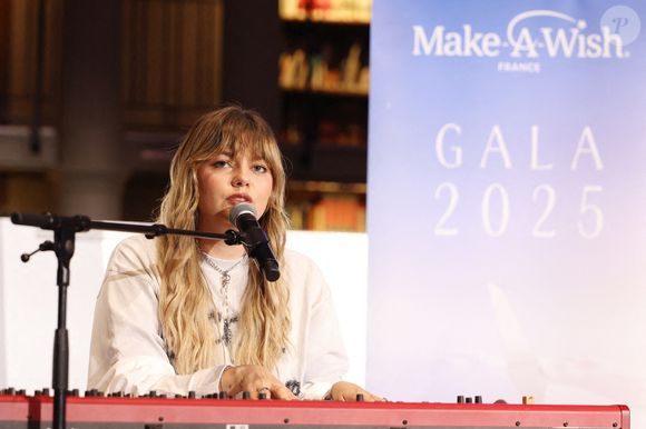 Exclusif - Louane assiste au Gala Make a Wish à Paris, France, le 08 décembre 2025. Photo by Jerome Domine/ABACAPRESS.COM