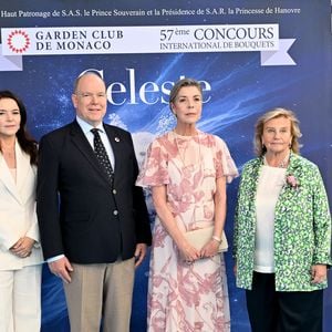 Ensemble, le mari de Charlene et la princesse de Hanovre ont parcouru les allées de l’exposition pour découvrir les créations florales réalisées cette année sur le thème "Céleste".

Le prince Albert II de Monaco, la princesse Caroline de Hanovre et Melanie De Massy guidés par la vice présidente du Garden Club Mme Cécilia Casiraghi ont inauguré le 57ème Concours International de Bouquets à Monaco, le 9 mai 2025. © Bruno Bebert/Bestimage
