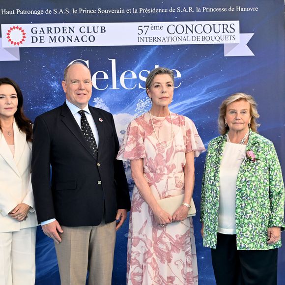 Ensemble, le mari de Charlene et la princesse de Hanovre ont parcouru les allées de l’exposition pour découvrir les créations florales réalisées cette année sur le thème "Céleste".

Le prince Albert II de Monaco, la princesse Caroline de Hanovre et Melanie De Massy guidés par la vice présidente du Garden Club Mme Cécilia Casiraghi ont inauguré le 57ème Concours International de Bouquets à Monaco, le 9 mai 2025. © Bruno Bebert/Bestimage