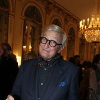 Après plusieurs mois de prise en charge pour son larynx, Olivier Lejeune apparaît en forme pour soutenir une célèbre amie