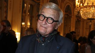 Après plusieurs mois de prise en charge pour son larynx, Olivier Lejeune apparaît en forme pour soutenir une célèbre amie