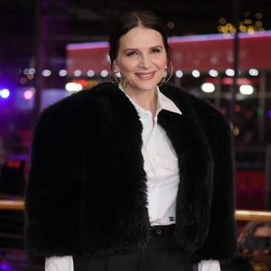 "Ce qui compte c'est ce qui nourrit ton cœur et ton âme. Tu peux regarder des tas de films vides et qui te dessèchent à la fin. Ce qui importe c'est ce qui nourrit ton âme et ta vie", a-t-elle rappelé.  

17 février 2026, Berlin, Allemagne : Juliette Binoche assiste à la première de " Queen At Sea " lors du 76e Festival international du film de la Berlinale au Berlinalepalast à Berlin, Allemagne, le 17 février 2026. Photo : Alec Michael (Credit Image : © Alec Michael via ZUMA Press)