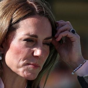 Le prince William, prince de Galles, et Kate Middleton, princesse de Galles, visitent l'école maternelle et primaire de Farnborough Road, pour montrer leur soutien continu à la communauté de Southport après l'attaque  au cours de laquelle trois filles, Alice da Silva Aguiar, Bebe King et Elsie Dot Stancombe, ont été tragiquement tuées lors d'un cours de danse à Southport, Merseyside, Royaume-Uni. © Julien Burton / Bestimage