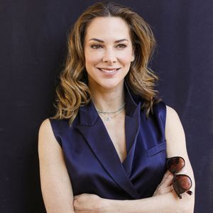 Membre du Jury Documentaires, Mélissa Theuriau en photocall pour CanneSeries Saison 6 sur la plage du Mariott à Canne, France, le 18 avril 2023. © Denis Guignebourg/BestImage