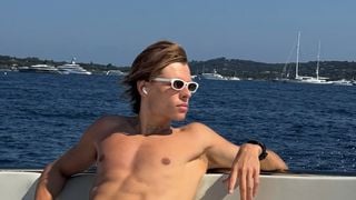 Cameron Smet dévoile sa nouvelle silhouette : à 21 ans, le fils de David Hallyday s’affiche plus musclé que jamais