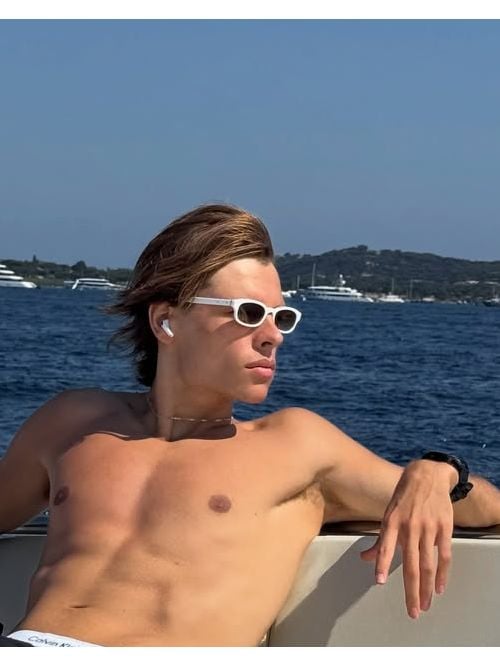 Cameron Smet dévoile sa nouvelle silhouette : à 21 ans, le fils de David Hallyday s’affiche plus musclé que jamais
