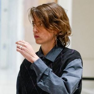 Adèle Haenel face au réalisateur Christophe Ruggia


Adèle Haenel et son avocate, Anouck Michelin - Christophe Ruggia, accusé d'agressions sexuelles sur mineures, dont l'actrice A.Haenel alors âgée entre 12 et 14 ans au moment des faits, comparaît devant le tribunal correctionnel de Paris.