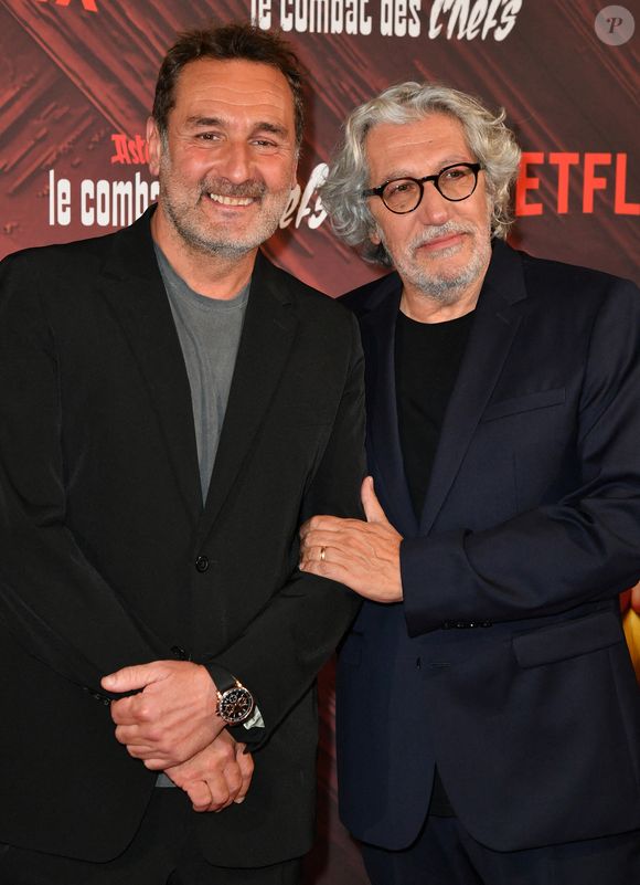 Gilles Lellouche et Alain Chabat - Photocall de la série Netflix "Astérix et Obélix: le combat des chefs" au Cirque d'Hiver Bouglione à Paris le 29 avril 2025. © Veeren/Bestimage