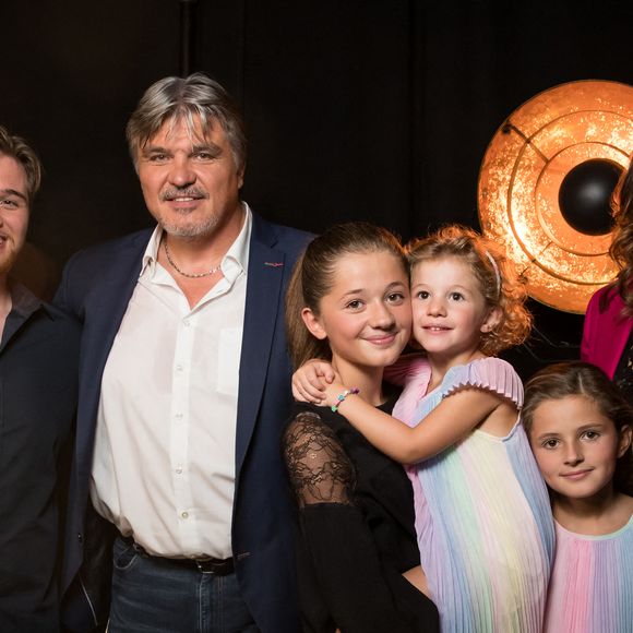 L'objectif de l'épouse de l'ancien judoka, 41 ans, est ensuite de briguer le mandat de Miss Rhône-Alpes

David Douillet, Vanessa Carrara, Blanche Douillet, Matteo Douillet, Agathe, Romane, Palma, - Backstage de l'enregistrement de l'émission "La Chanson secrète 7" à la Scène musicale à Paris, qui sera diffusée le 15 janvier 2021 sur TF1. © Gaffiot-Moreau / Bestimage
