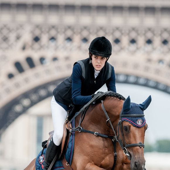 Auquel elle a déjà participé par le passé, comme en 2015
Charlotte Casiraghi sur Ramsexy Z - Longines Paris Eiffel Jumping au Champ-de-Mars à Paris, le 5 juillet 2015. CORLEONE / BORDE / BESTIMAGE
