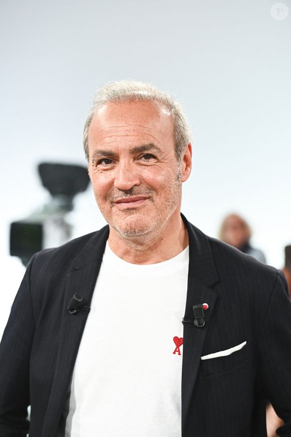Roland Perez est lui aussi de la partie.

Exclusif - Roland Perez - Enregistrement de l'émission "Vivement dimanche" au studio Gabriel, présentée par M.Drucker, et diffusée sur France 3 le 15 juin 2025.
© Guillaume Gaffiot / Bestimage