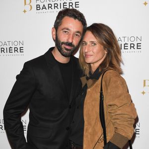 Entre Saint-Tropez et Le Lavandou, à Cavalaire-sur-Mer, commune qui compte 8 121 habitants, elle possède une maison chargée de souvenirs, transmise par son beau-père.

Benjamin Gauthier et Camille Cottin - Remise du prix Cinéma 2019 de la Fondation Barrière pour le film "Les Eblouis" au Publicis Cinémas à Paris le 7 Octobre 2019. © Coadic Guirec/Bestimage