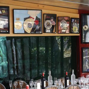 Rassemblement pour les 40 ans de la mort de Claude François à l'église de Dannemois et au cimetière puis visite du moulin ou il habitait le 11 mars 2018. Agence/Bestimage