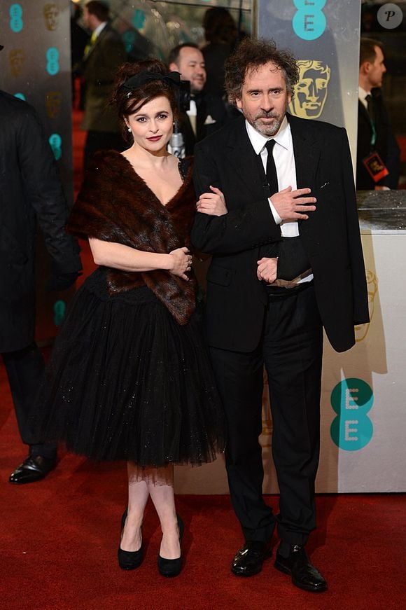 A savoir Helena Bonham Carter 

Helena Bonham Carter et Tim Burton arrivent pour les BAFTA 2013 British Academy Film Awards au Royal Opera House, Bow Street, Londres, Royaume-Uni, le 10 février 2013. Photo par Dominic Lipinski/PA Photos/ABACAPRESS.COM