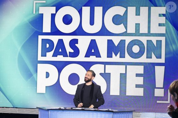 Exclusif - Cyril Hanouna, sur le plateau de l’émission « TPMP » présentée par C.Hanouna et diffusée en direct sur Youtube et sur toutes les box (SFR, FREE, Bouygues, MyCanal etc), Paris, France, le 20 mars 2025. © Jack Tribeca / Bestimage