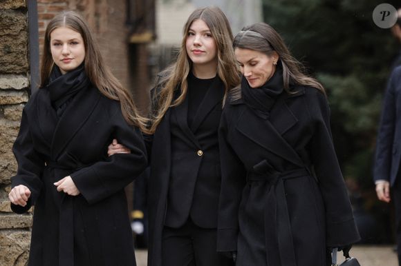 Les princesses d'Espagne épaulent leurs parents et leur grand-mère

La reine Letizia, la princesse Leonor d'Espagne et l'infante Sofia d'Espagne lors de la cérémonie en l'hommage d'Irène de Grèce à Madrid. Photo par GTres/ABACAPRESS.COM