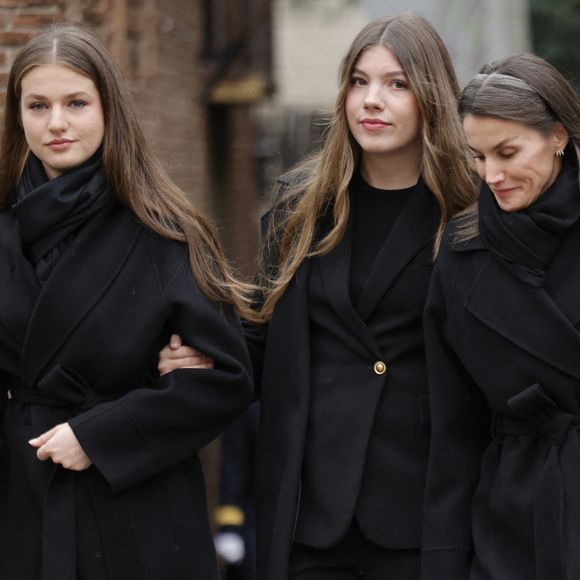 Les princesses d'Espagne épaulent leurs parents et leur grand-mère

La reine Letizia, la princesse Leonor d'Espagne et l'infante Sofia d'Espagne lors de la cérémonie en l'hommage d'Irène de Grèce à Madrid. Photo par GTres/ABACAPRESS.COM