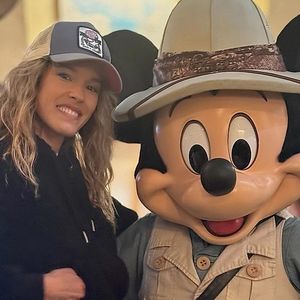 "Magiiiiiiique !!! Le show du soir devant le château était incroyable", écrit Elodie, conquise sur Instagram.

Philippe Lacheau et Elodie Fontan s'éclatent à Disney World en Floride.