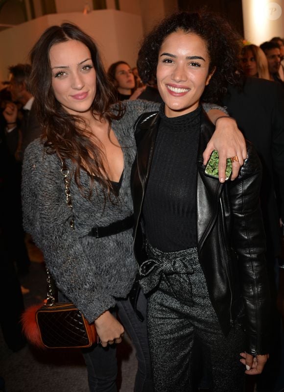 Léa Castel et Sabrina Ouazani - Soirée d'inauguration de la FIAC 2016 (Foire Internationale d'Art Contemporain) organisée par Orange au Grand Palais à Paris, France, le 19 octobre 2016. © Veeren/Bestimage
