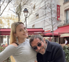 C'est dans le très chic 16e arrondissement de Paris, sur la place de Passy, qu'ils ont atterri. Plus précisément à la brasserie L'Aéro.

Kelly Vedovelli et Bernard Montiel se retrouvent.