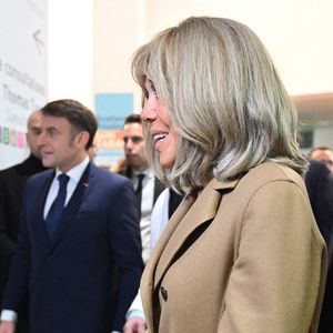 Le président Emmanuel Macron et sa femme Brigitte arrivent sur les sites du Cancérologue Paris-Saclay et de l'Institut Gustave Roussy Saclay le 4 février 2025. © Jeanne Accorsini/Pool/Bestimage