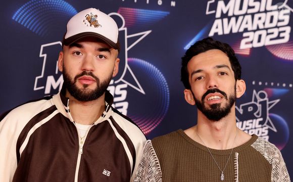 Bigflo et Oli au photocall de la 25e cérémonie des "NRJ Music Awards" au palais des Festivals et des Congrès de Cannes, France, le 10 novembre 2023. © Dominique Jacovides/Bestimage
