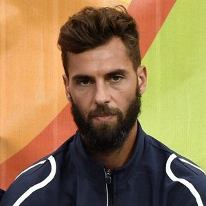 Joueur émotif et entier, Benoît Paire est connu pour ses coups de sang sur les courts.

La chanteuse française Shy'm alias Tamara Marthe et le joueur de tennis français Benoît Paire assistent à un match de tennis entre le Belge David Goffin et l'Australien Sam Groth, au premier tour du tournoi de tennis masculin des Jeux olympiques à Rio de Janeiro, au Brésil. Photo ABACAPRESS.COM