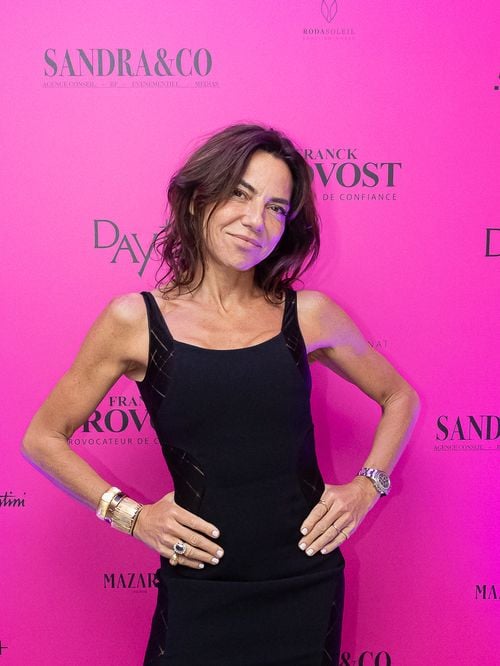 Sandra Sisley de nouveau prise en charge à 53 ans : ses années de consommation ont laissé des traces, elle montre son visage marqué