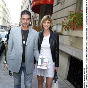 Sarah Marshall et Alexandre Anthony lors de la présentation du livre Le journal de Massimo par Massimo Gargia, le 29 juin 2004.
Paris, France.
Agence / Bestimage