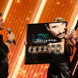 Exclusif - David Halliday reçoit un sextuple disque de diamant pour plus de 3,3 Millions d'albums vendus en France - Enregistrement de l'émission "Les disques d'or de l'année" au Dôme de Paris, présentée par E.Gossuin et diffusée le 24 décembre à 21h10 sur M6
© Christophe Clovis / Bestimage