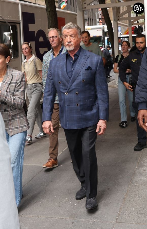 New York, NY — Sylvester Stallone arrive sur le plateau de l’émission Today, à Manhattan, pour promouvoir ses mémoires, The Steps. Backgrid USA / Bestimage