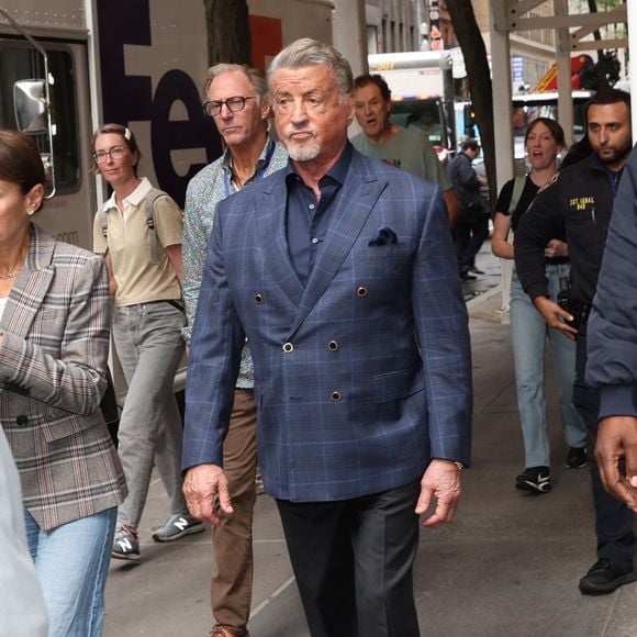 New York, NY — Sylvester Stallone arrive sur le plateau de l’émission Today, à Manhattan, pour promouvoir ses mémoires, The Steps. Backgrid USA / Bestimage