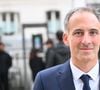 Au même journal, son compagnon avait expliqué, quelques mois plus tôt, qu'il avait entrepris de le vider "petit à petit", avec l’idée d’y vivre un jour.

Raphael Glucksmann le 9 octobre 2025.Photo par Eliot Blondet/Pool/Bestimage