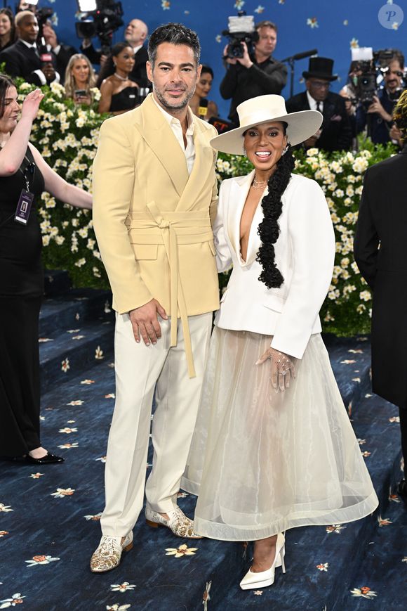 Jonathan Simkhai et Kerry Washington sur le tapis rouge du gala du Met 2025, le lundi 5 mai 2025 à New York. 

Photo : Starmax / Bestimage