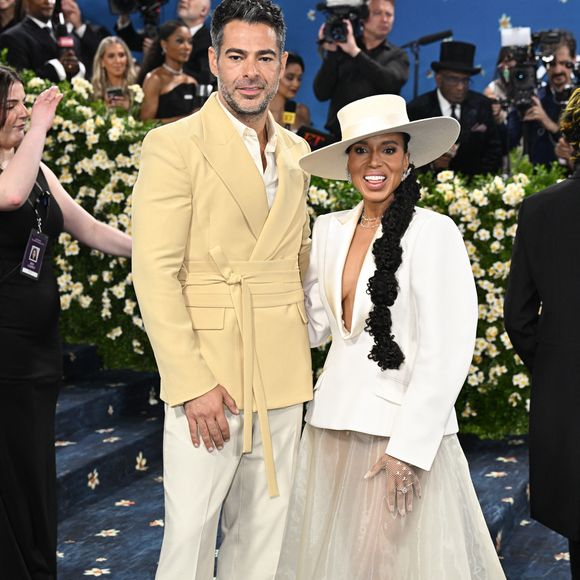 Jonathan Simkhai et Kerry Washington sur le tapis rouge du gala du Met 2025, le lundi 5 mai 2025 à New York. 

Photo : Starmax / Bestimage