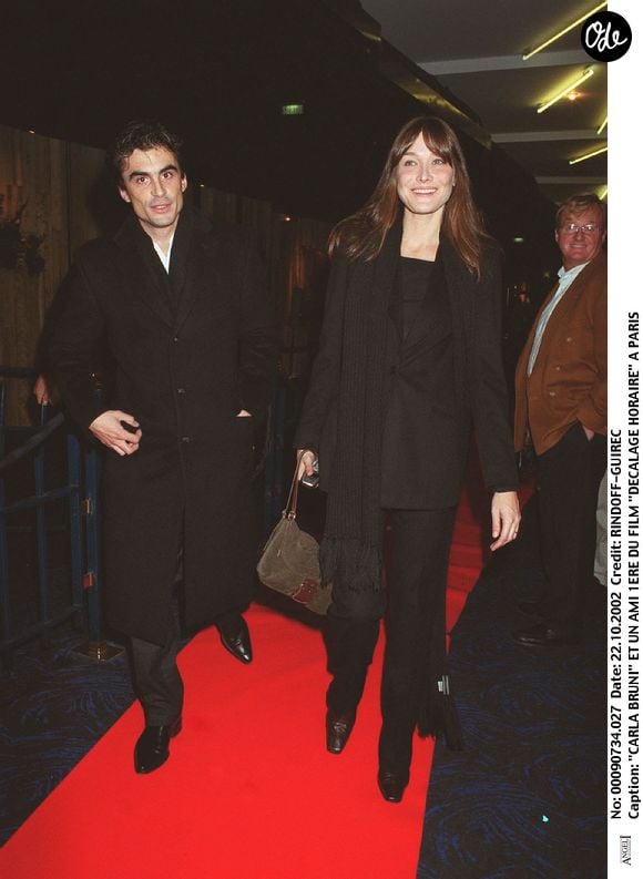 Raphaël Enthoven avait évoqué leur histoire dans son autobiographie en 2020.

Carla Bruni et Raphaël Enthoven lors de l'avant-première du film "Fauteuil d'Orchestre" à l'UGC Normandie à Paris.
BERTRAND RINDOFF PETROFF / BESTIMAGE