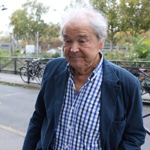 Exclusif - Pierre Perret - Arrivées lors de l'enregistrement de l'émission "Vivement Dimanche" (du 16 novembre) à Paris le 22 octobre 2025. © Bestimage